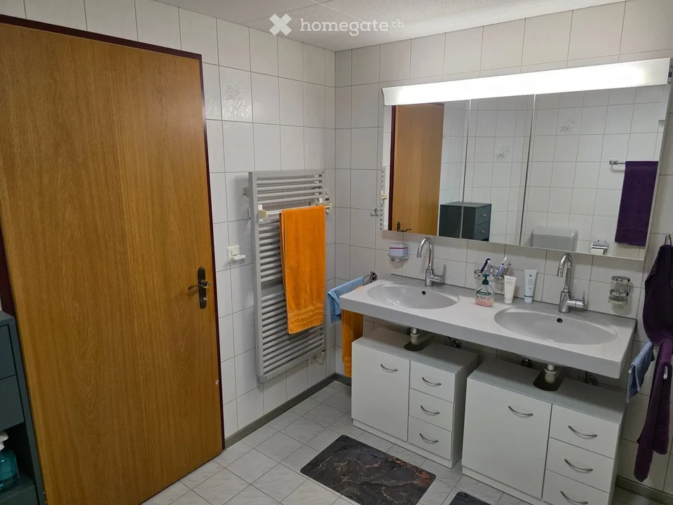 Charmant appartement 4.5 pièces dans l'idyllique Muotathal – situation calme avec panorama montagnard