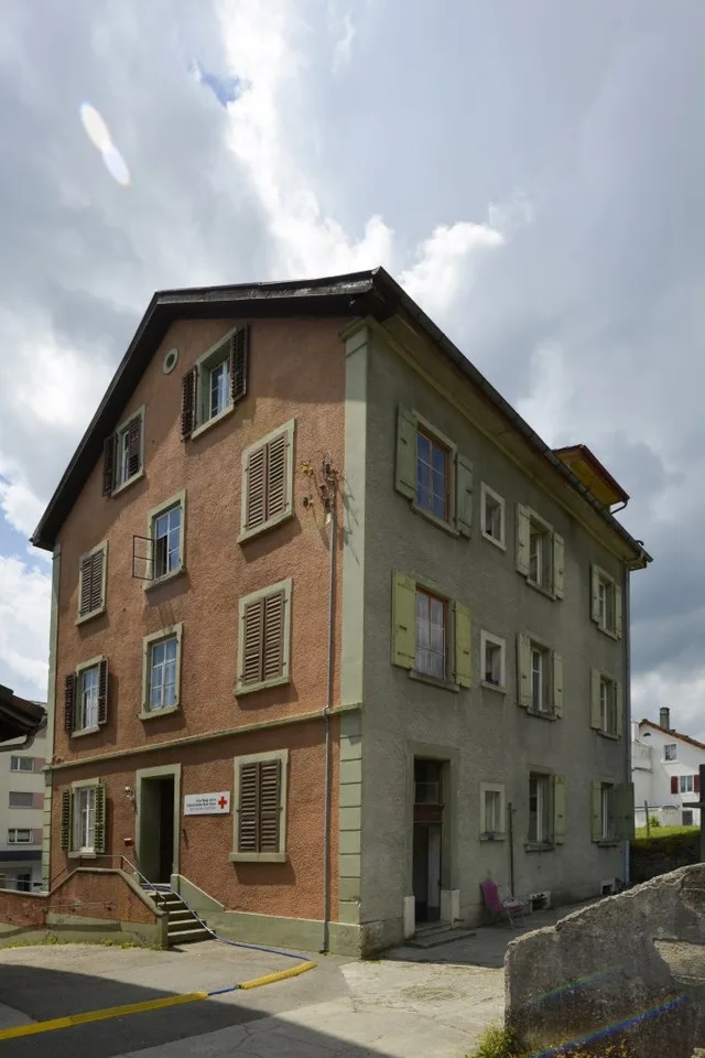 Edificio residenziale di 15 locali nel centro di Tramelan – foto 3 di 13