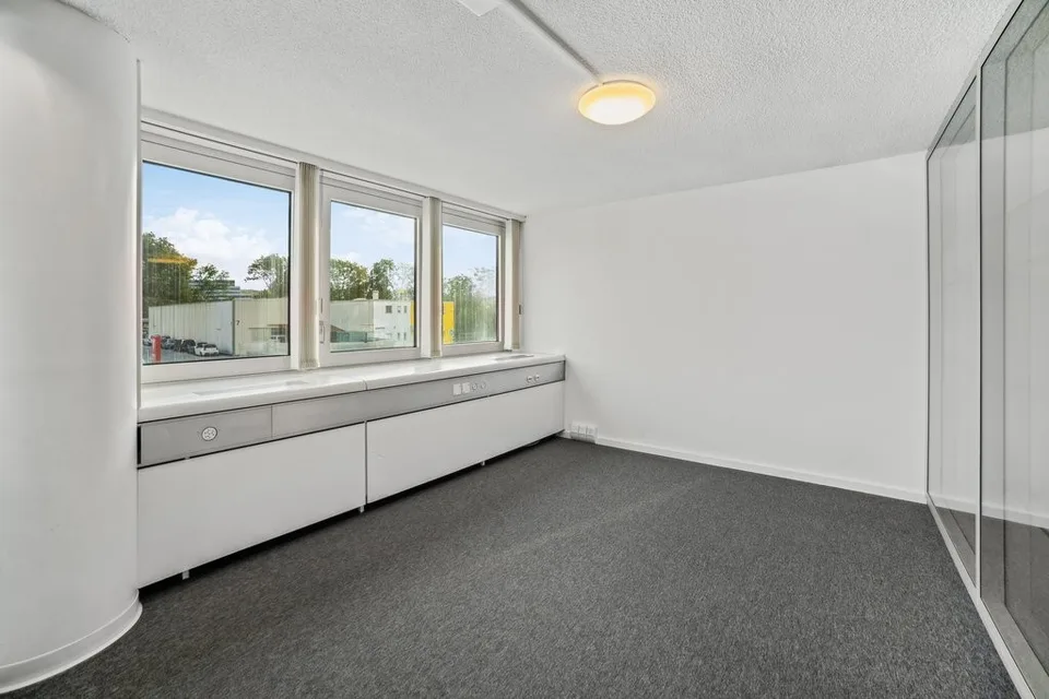 Einzigartige Gelegenheit! Wunderschönes modulare Büro im Herzen von Crissier! – Foto 7 von 11
