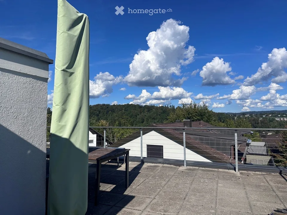 Appartamento di 4,5 locali con vista panoramica e grande terrazza ad Adliswil