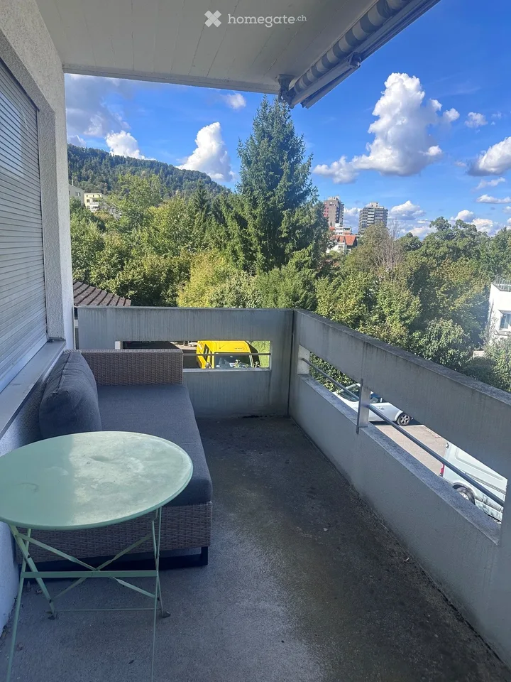 Appartamento di 4,5 locali con vista panoramica e grande terrazza ad Adliswil