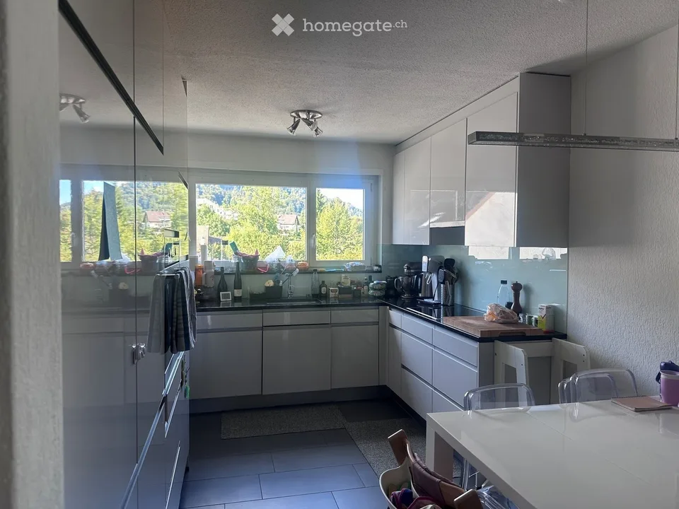 Appartamento di 4,5 locali con vista panoramica e grande terrazza ad Adliswil