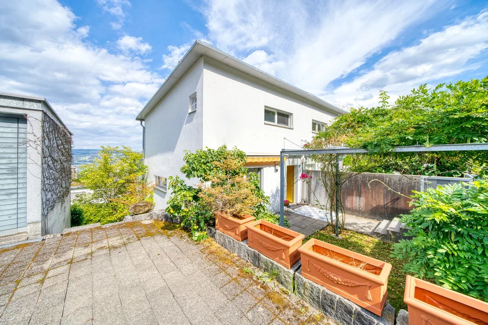 Charmantes 5.5-Zimmer-Doppeleinfamilienhaus an ruhiger Lage in Horgen – Foto 2 von 23