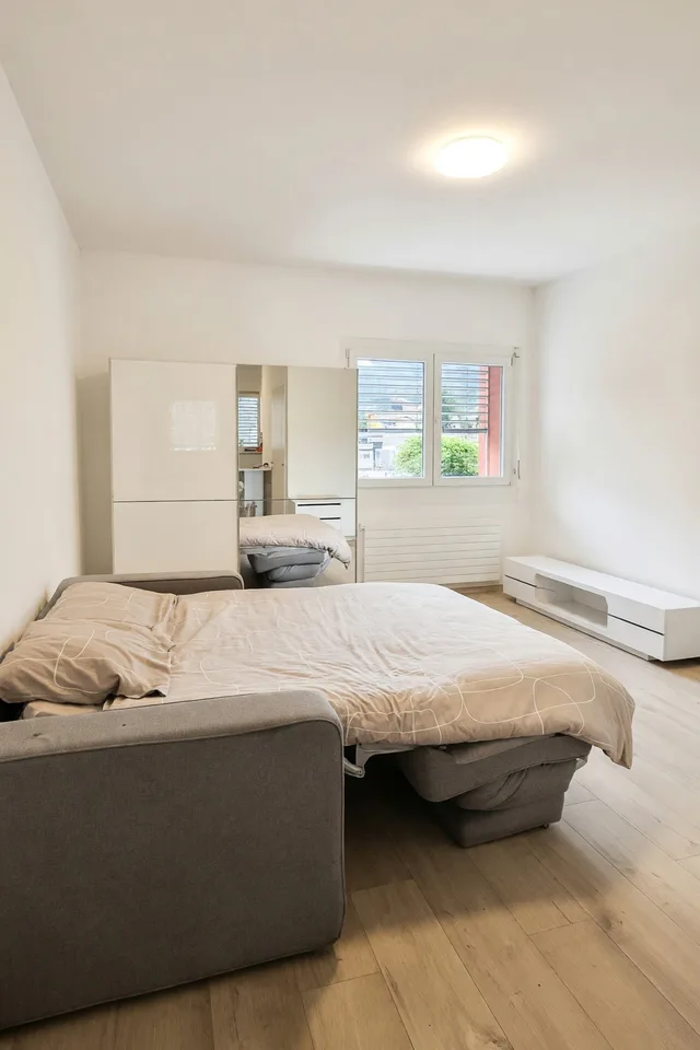 Appartement 1,5 pièces confortable en centre-ville avec grand salle de bain et charges incluses