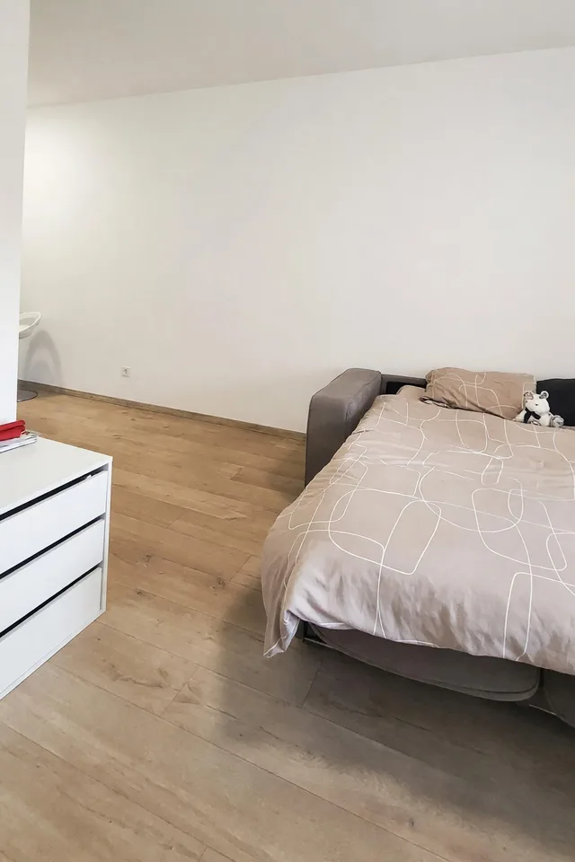 Appartement 1,5 pièces confortable en centre-ville avec grand salle de bain et charges incluses