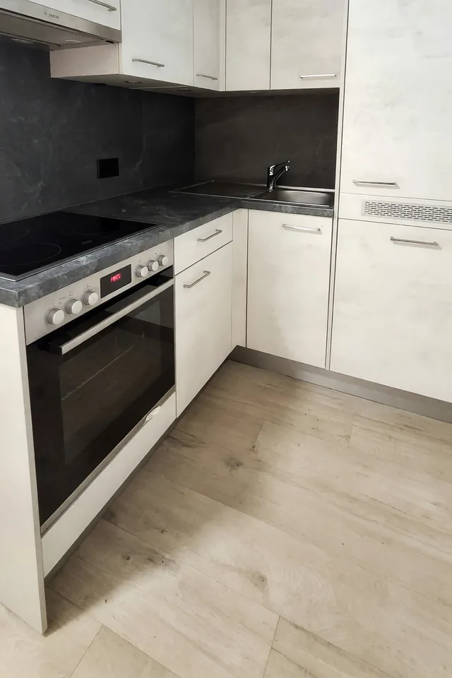 Appartement 1,5 pièces confortable en centre-ville avec grand salle de bain et charges incluses