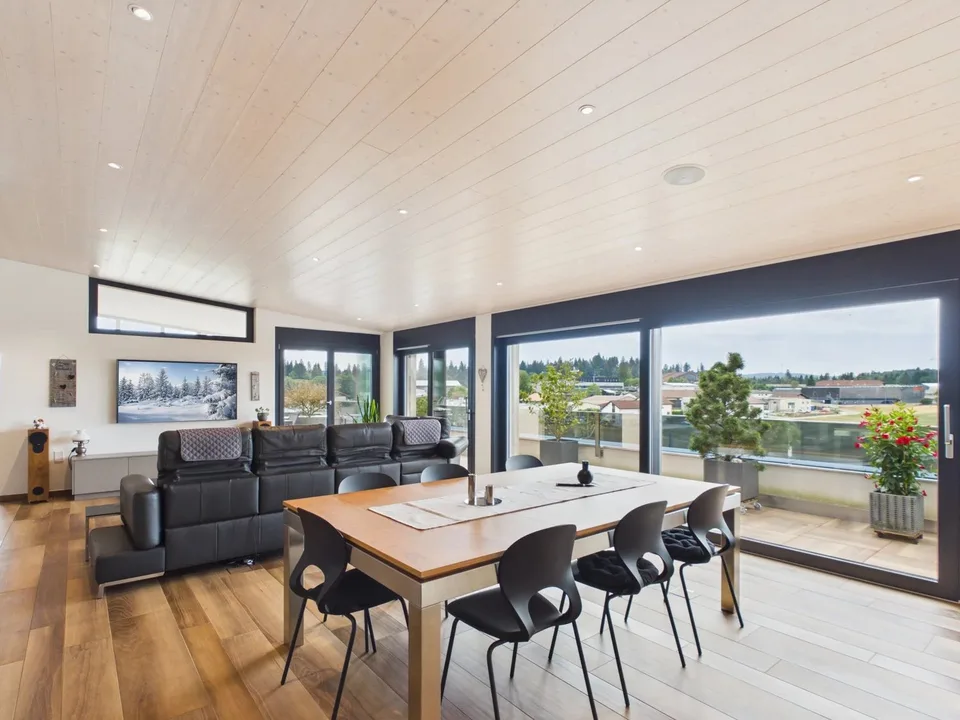 Dachgeschoss-Wohnung 4.5 Zimmer mit Panoramablick – Foto 12 von 13