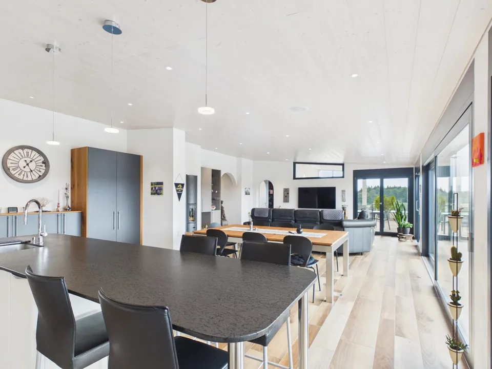Dachgeschoss-Wohnung 4.5 Zimmer mit Panoramablick – Foto 7 von 13