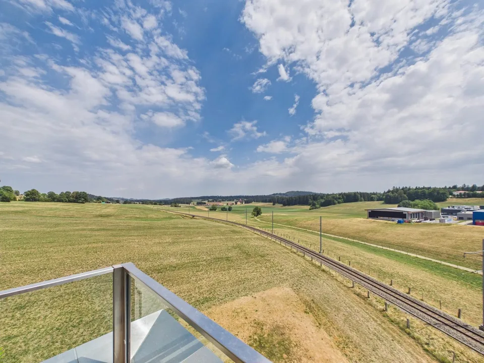 Dachgeschoss-Wohnung 4.5 Zimmer mit Panoramablick – Foto 3 von 13