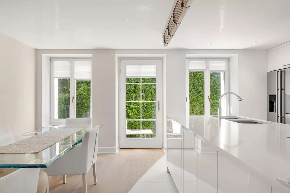Elegantes Wohnhaus mit Charakter in einer grünen Umgebung ? Bellevue, rechte Seite – Foto 8 von 13
