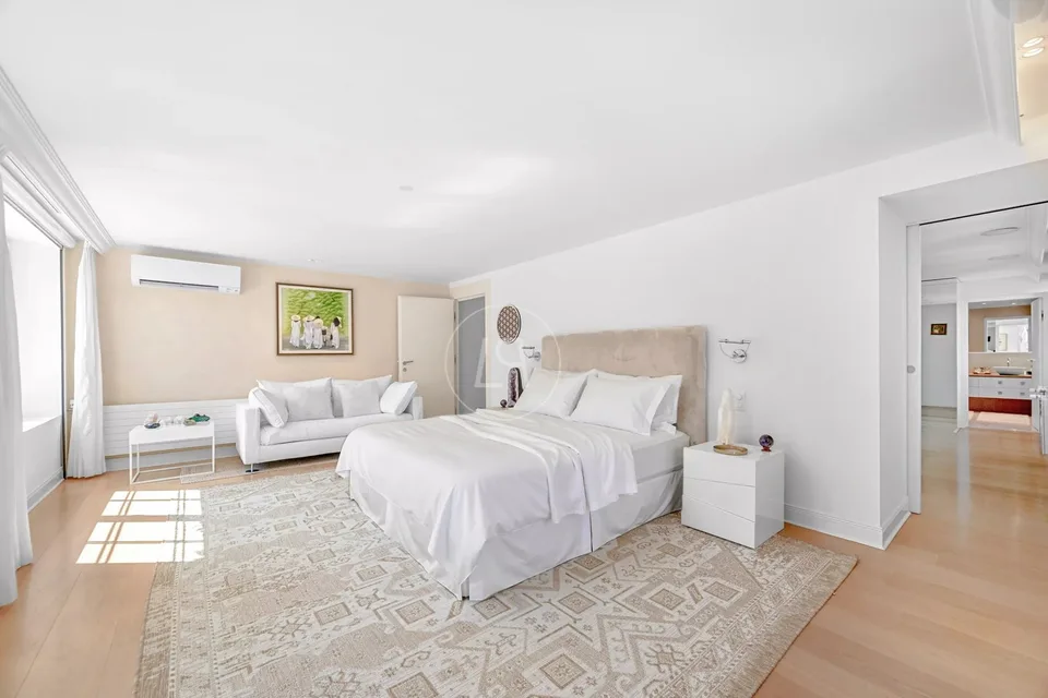 Elegantes Wohnhaus mit Charakter in einer grünen Umgebung ? Bellevue, rechte Seite – Foto 12 von 13