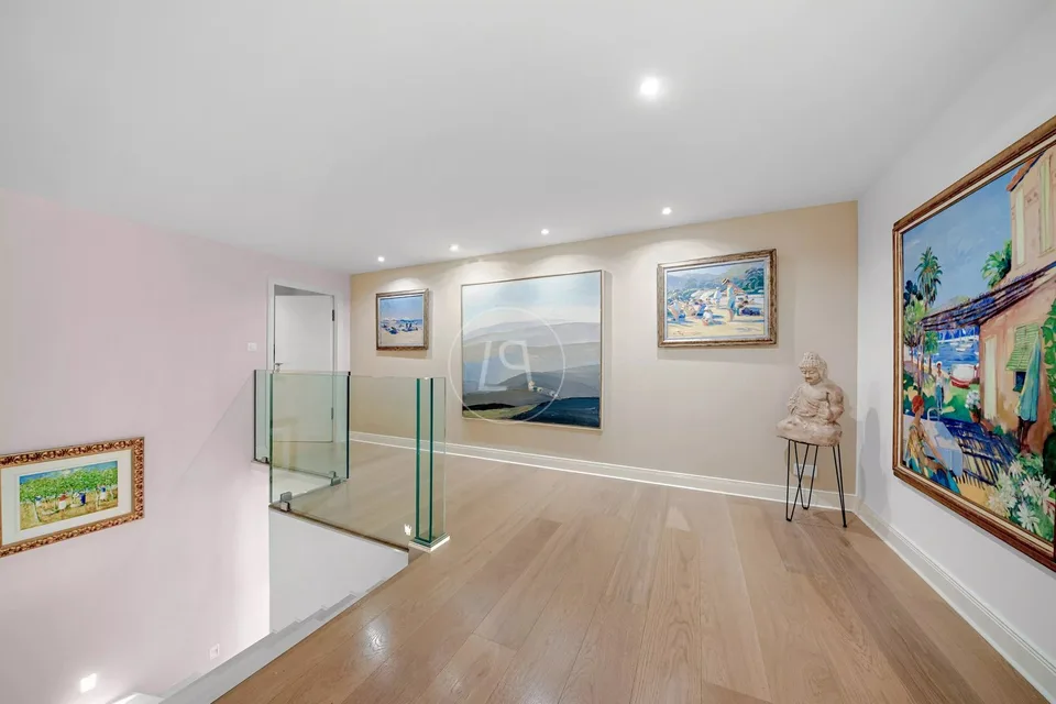 Elegantes Wohnhaus mit Charakter in einer grünen Umgebung ? Bellevue, rechte Seite – Foto 13 von 13