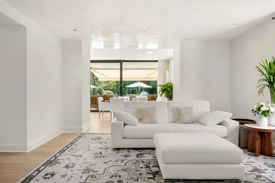 Elegantes Wohnhaus mit Charakter in einer grünen Umgebung ? Bellevue, rechte Seite – Foto 7 von 13