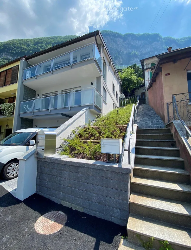 Elegante appartement 4,5 pièces avec vue splendide sur le lac à Capolago