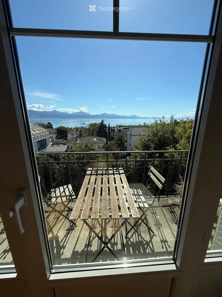 Spacieux appartement de 5 pièces avec vue à Pully