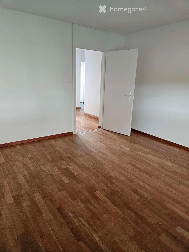 Helle 3.5-Zimmer-Wohnung mit Balkon in Engstringen – ab sofort verfügbar oder nach Vereinbarung
