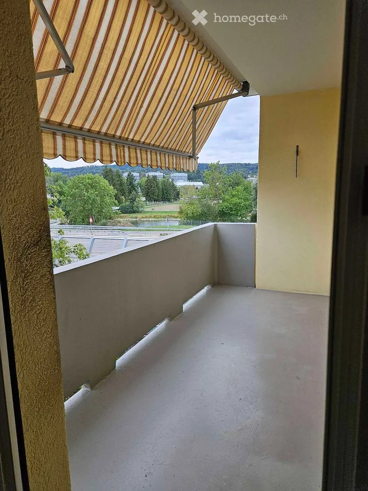 Helle 3.5-Zimmer-Wohnung mit Balkon in Engstringen – ab sofort verfügbar oder nach Vereinbarung