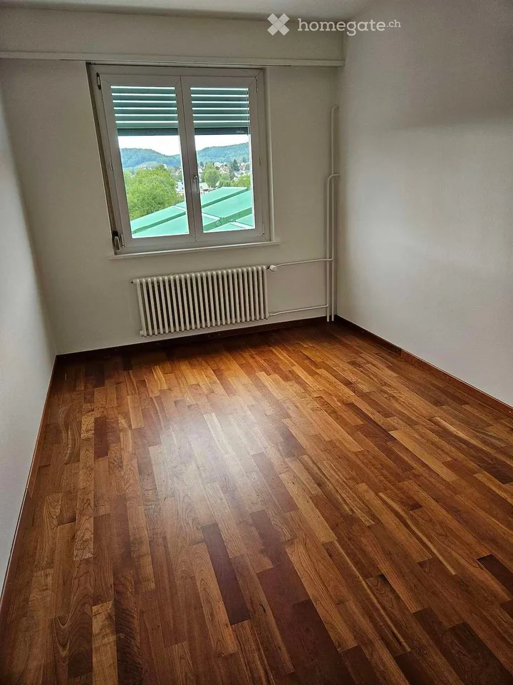 Helle 3.5-Zimmer-Wohnung mit Balkon in Engstringen – ab sofort verfügbar oder nach Vereinbarung