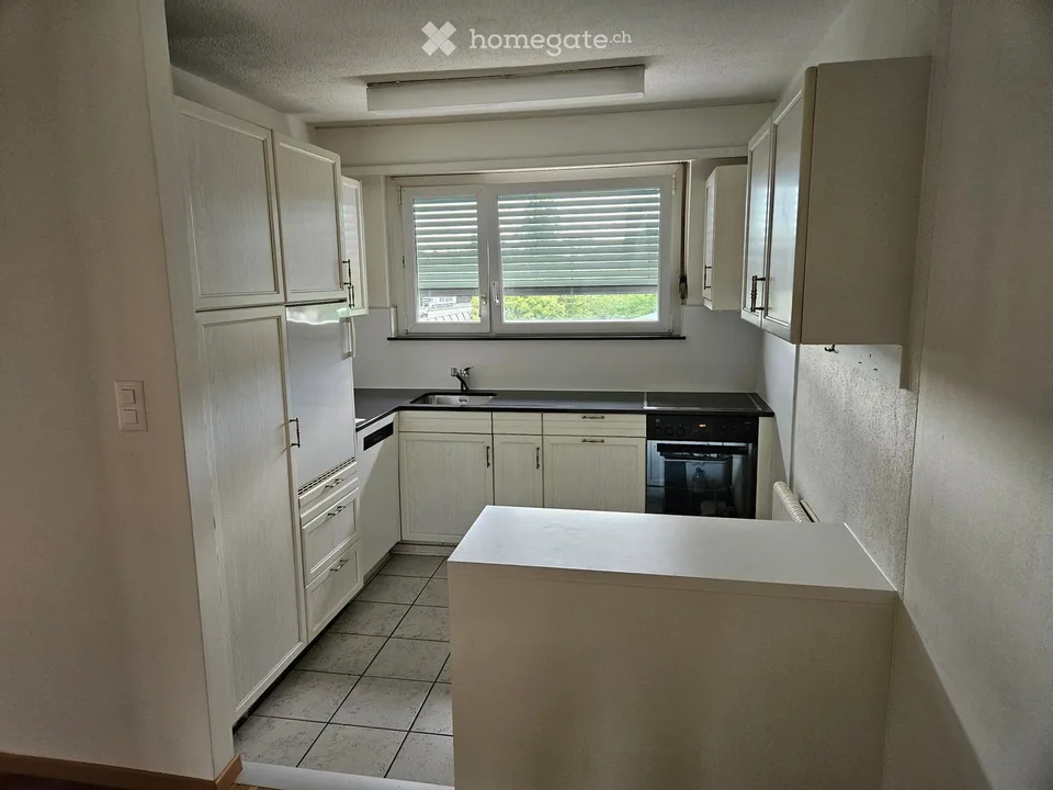 Helle 3.5-Zimmer-Wohnung mit Balkon in Engstringen – ab sofort verfügbar oder nach Vereinbarung