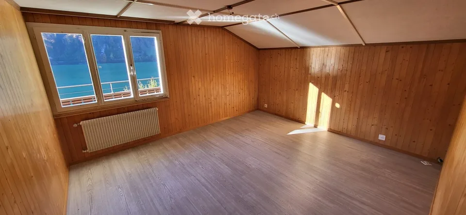 Charming 3.5-room apartment with a dreamy lake view in Lungern