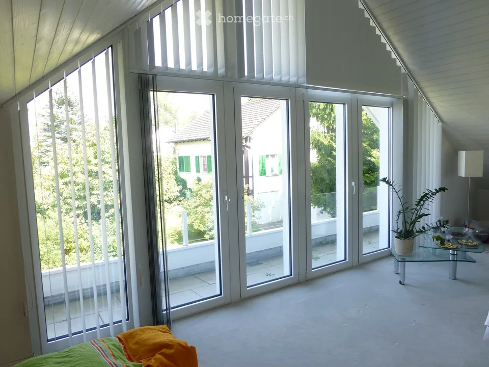 Charmante, grosse 3.5-Zimmer-Dachwohnung -- Doppelgarage im Mietpreis inbegriffen -- Bassersdorf
