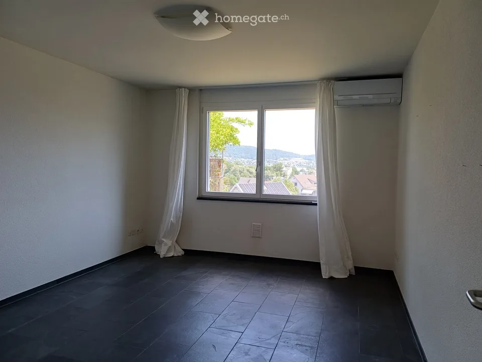 5.5-Room Attic Apartment in a Commercial and Business Building
