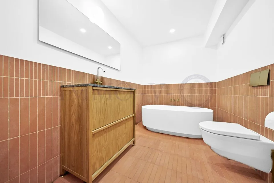 Geräumiges, renoviertes Attikapartment mit idealer Lage