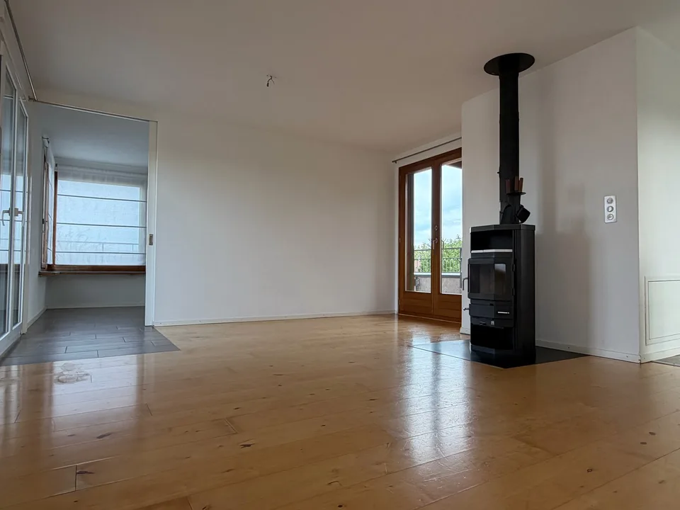Charmante 2.5-Zimmer-Attikawohnung und Cheminée zu vermieten!