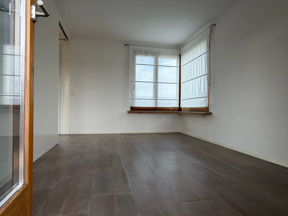 Charmante 2.5-Zimmer-Attikawohnung und Cheminée zu vermieten!