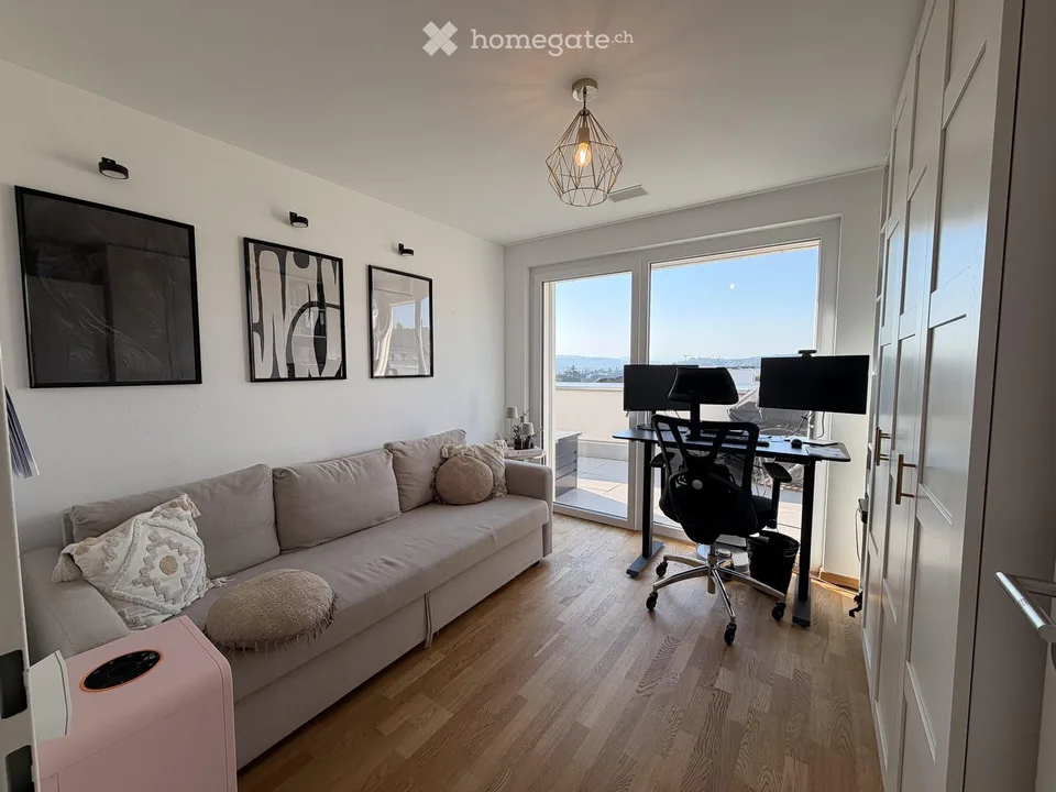 Sopra i tetti di Niederwil – 127 m² in attico & 117 m² di terrazza soleggiata con accesso diretto in ascensore