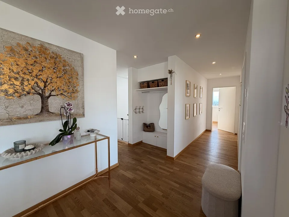 Sopra i tetti di Niederwil – 127 m² in attico & 117 m² di terrazza soleggiata con accesso diretto in ascensore