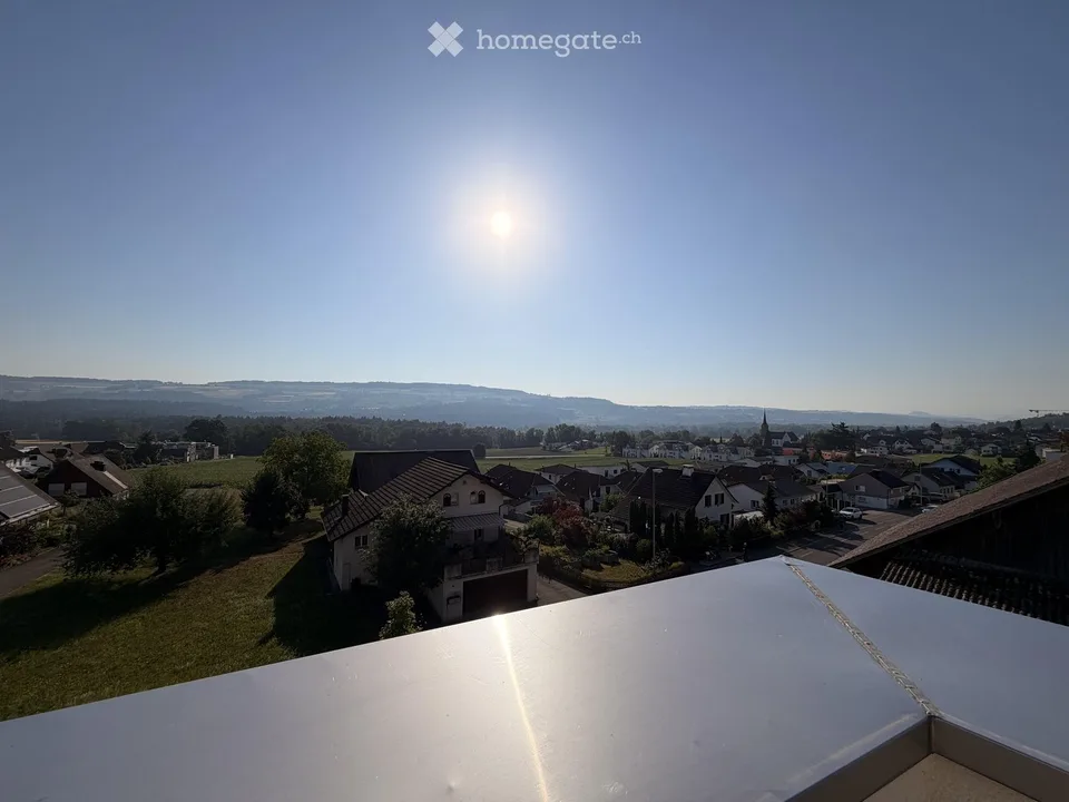 Sopra i tetti di Niederwil – 127 m² in attico & 117 m² di terrazza soleggiata con accesso diretto in ascensore