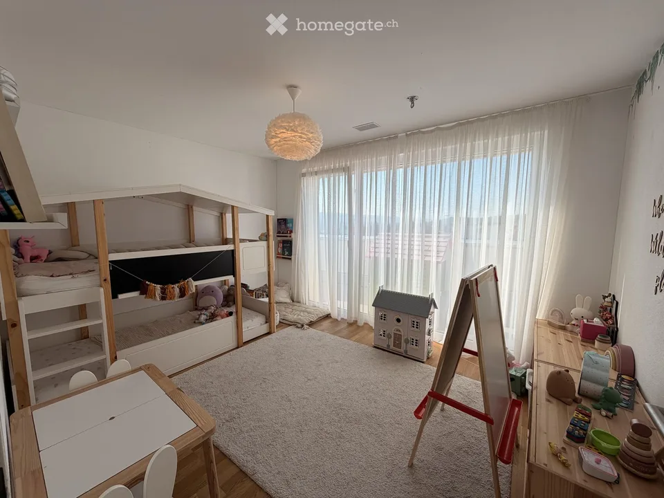Sopra i tetti di Niederwil – 127 m² in attico & 117 m² di terrazza soleggiata con accesso diretto in ascensore