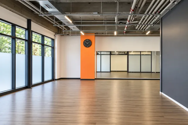 Attractive commercial space on the ground floor – Wohlen AG – photo 7 of 18