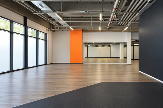 Attractive commercial space on the ground floor – Wohlen AG – photo 16 of 18