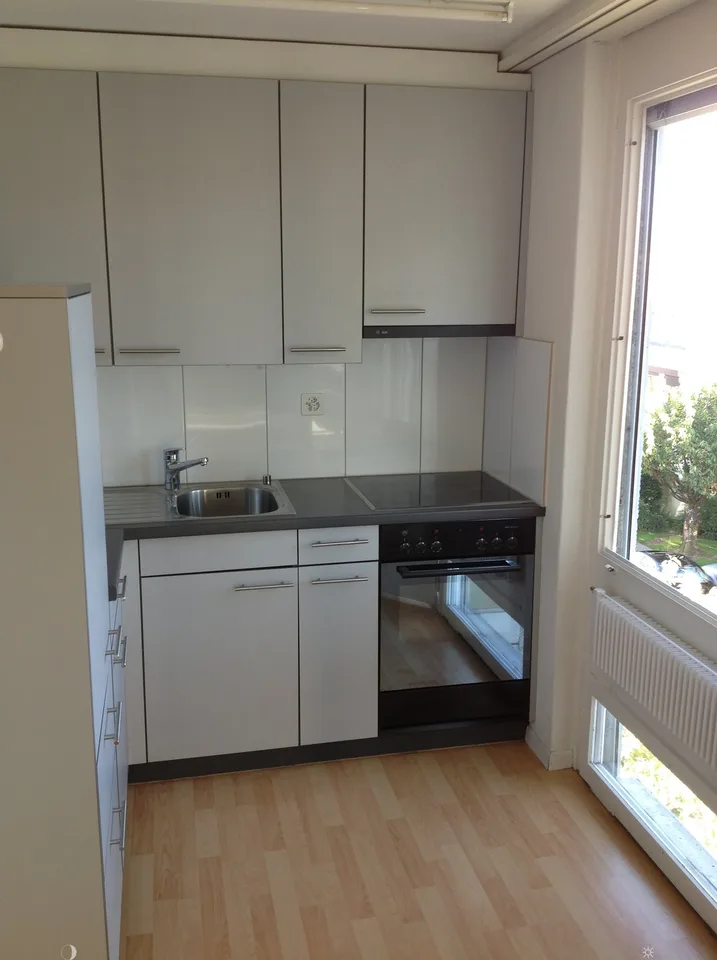 Helle 2-Zimmer-Wohnung mit Balkon und schöner Aussicht in Biel/Bienne