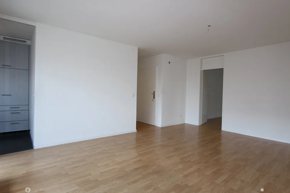 Helle 2-Zimmer-Wohnung mit Balkon und schöner Aussicht in Biel/Bienne