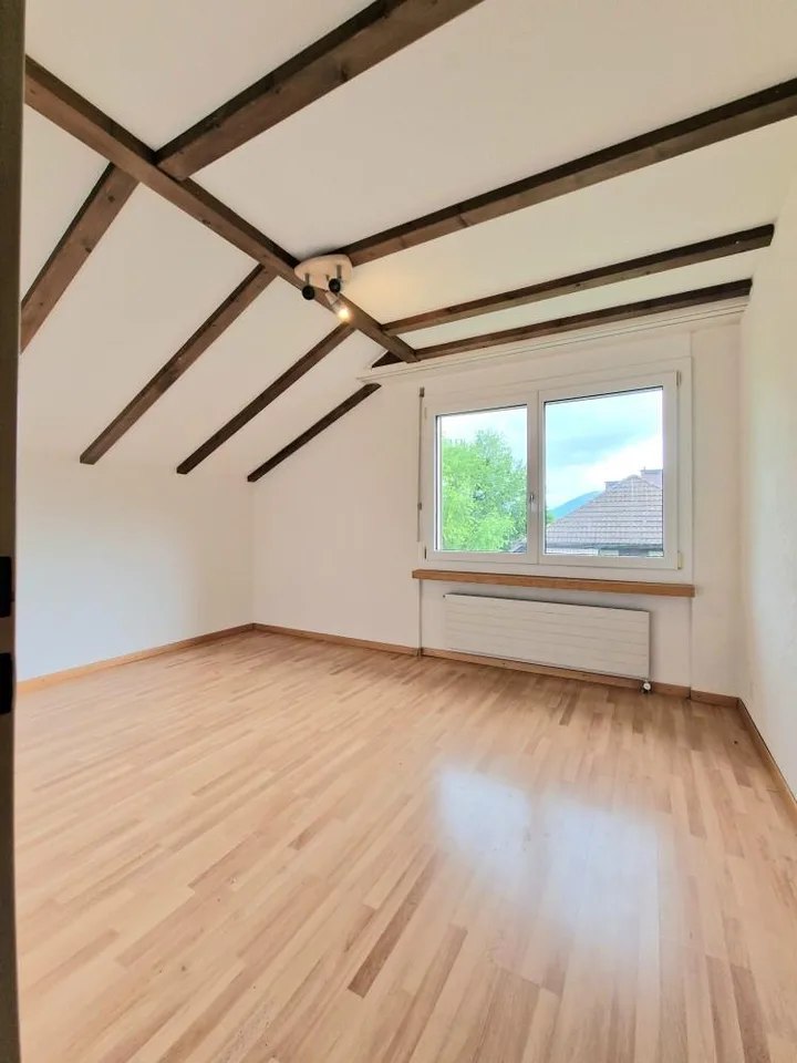 Charmante Dachwohnung zu vermieten!