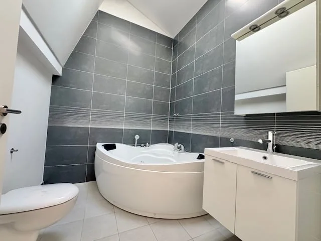 For sale in the center of Losone - Modern duplex attic of 5.5 rooms – photo 18 of 22