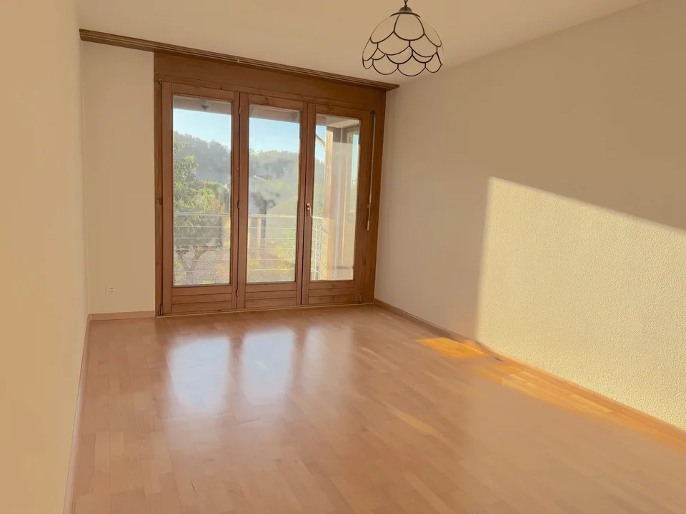 Attraktive 5.5 Zi DHH m. grosszügigem Wohnkonzept u. Garage – Foto 7 von 14
