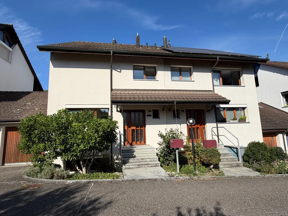 Attraktive 5.5 Zi DHH m. grosszügigem Wohnkonzept u. Garage – Foto 2 von 14