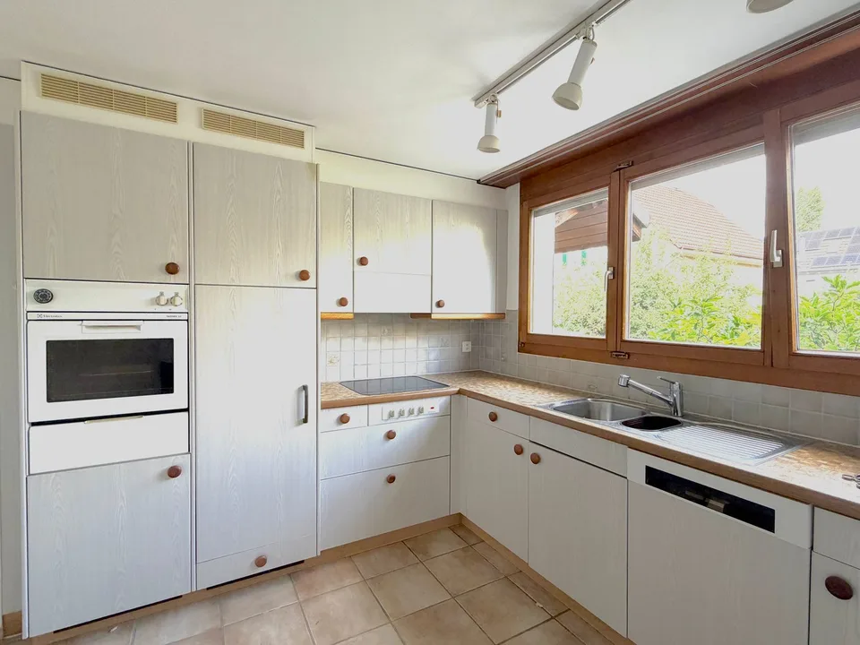 Attraktive 5.5 Zi DHH m. grosszügigem Wohnkonzept u. Garage – Foto 5 von 14