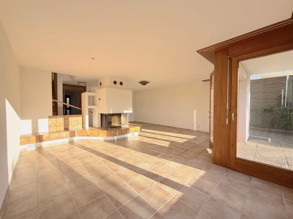 Attraktive 5.5 Zi DHH m. grosszügigem Wohnkonzept u. Garage – Foto 4 von 14