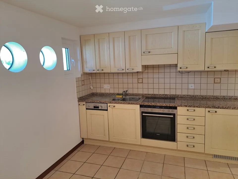 Geräumige 3.5-Zimmer-Wohnung mit Terrasse und Blick