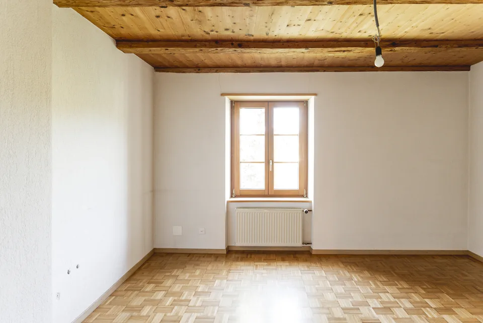 Körperschaft mit Wohnsitz, Stall und Pferdestall – Foto 9 von 13