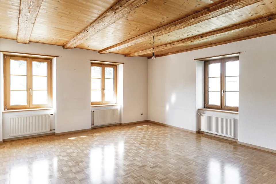 Körperschaft mit Wohnsitz, Stall und Pferdestall – Foto 8 von 13