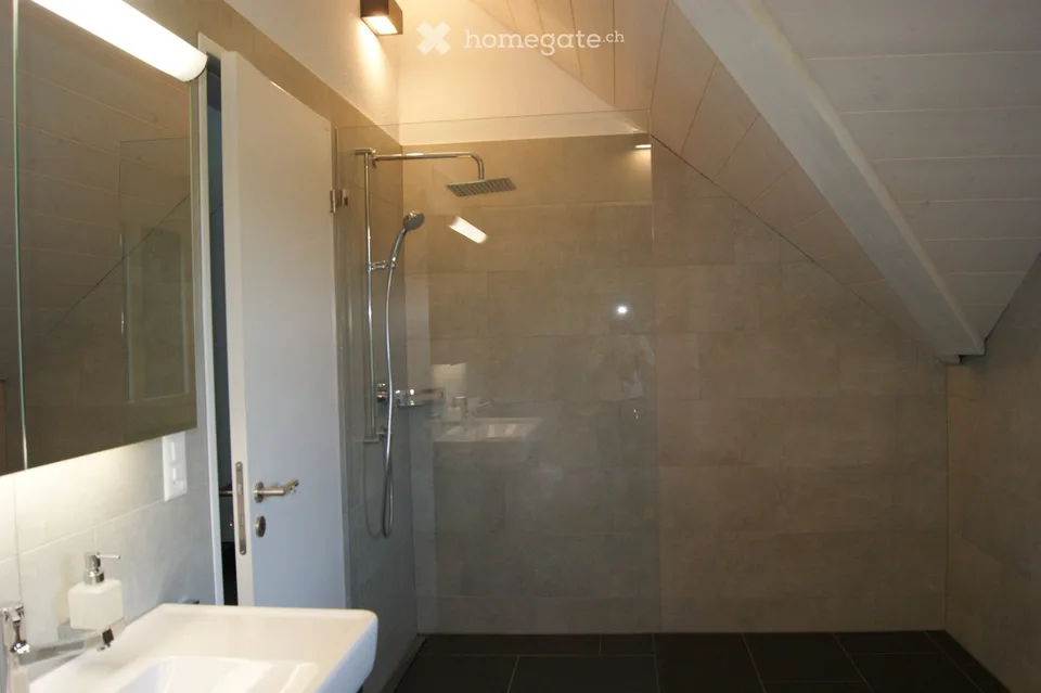 Exclusive 3.5-room attic apartment with panoramic views in Tuggen