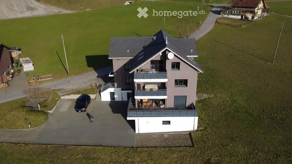 Exclusive 3.5-room attic apartment with panoramic views in Tuggen