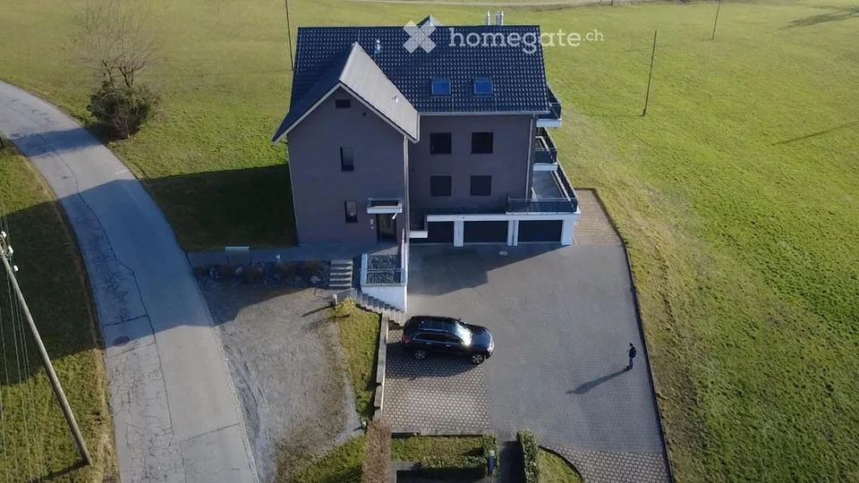 Exclusive 3.5-room attic apartment with panoramic views in Tuggen