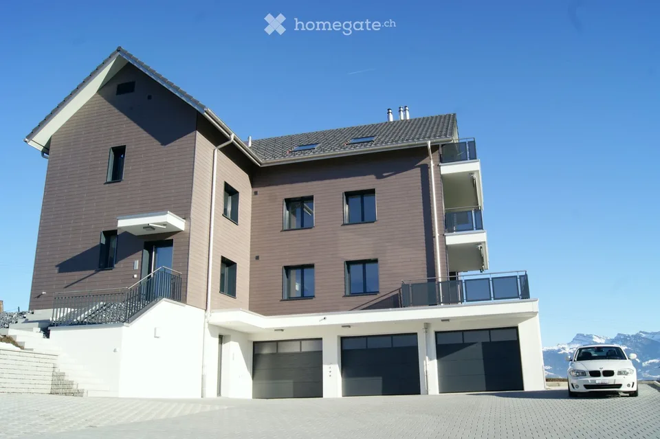 Exclusive 3.5-room attic apartment with panoramic views in Tuggen